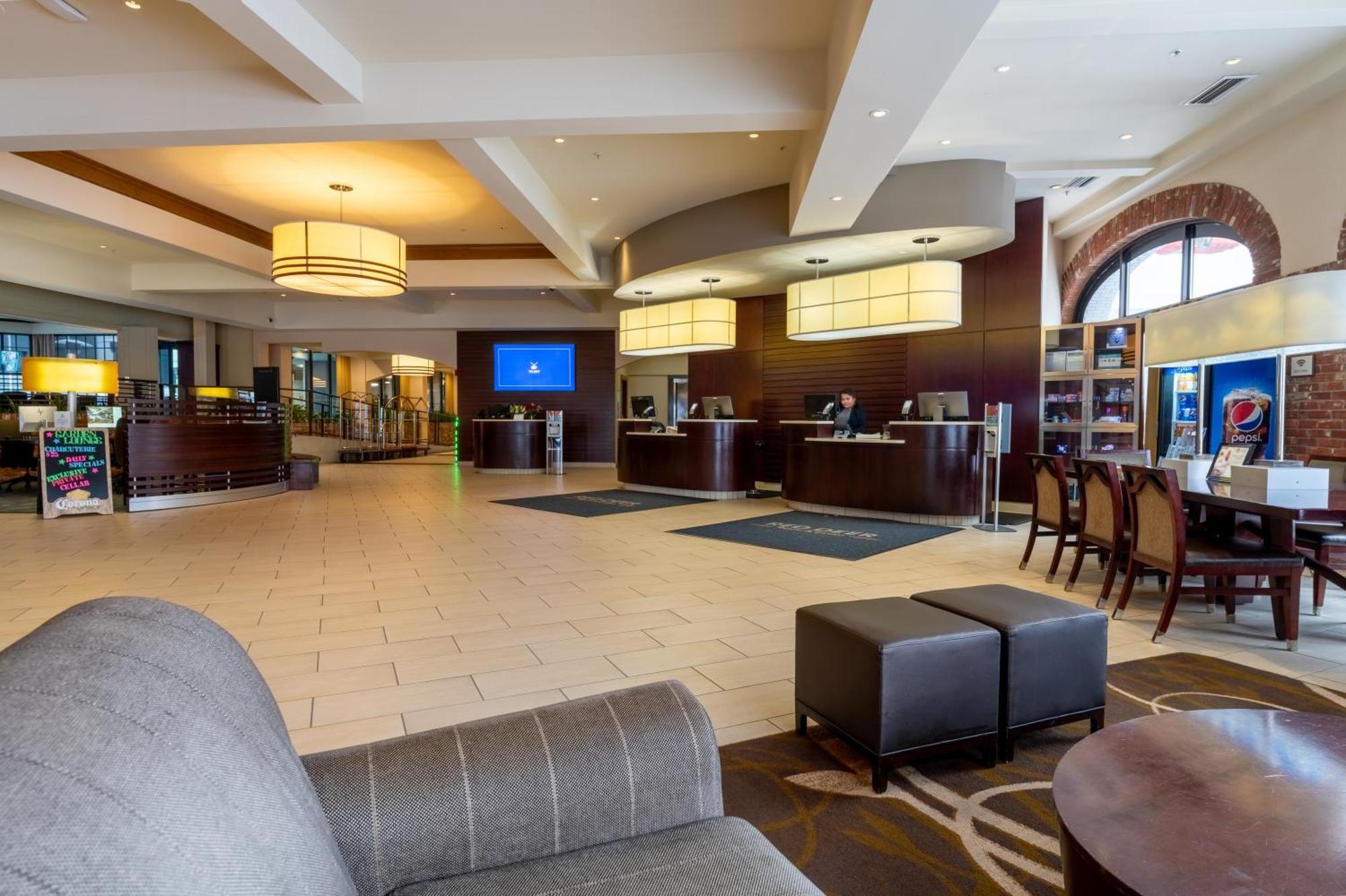 Red Deer Resort & Casino Buitenkant foto