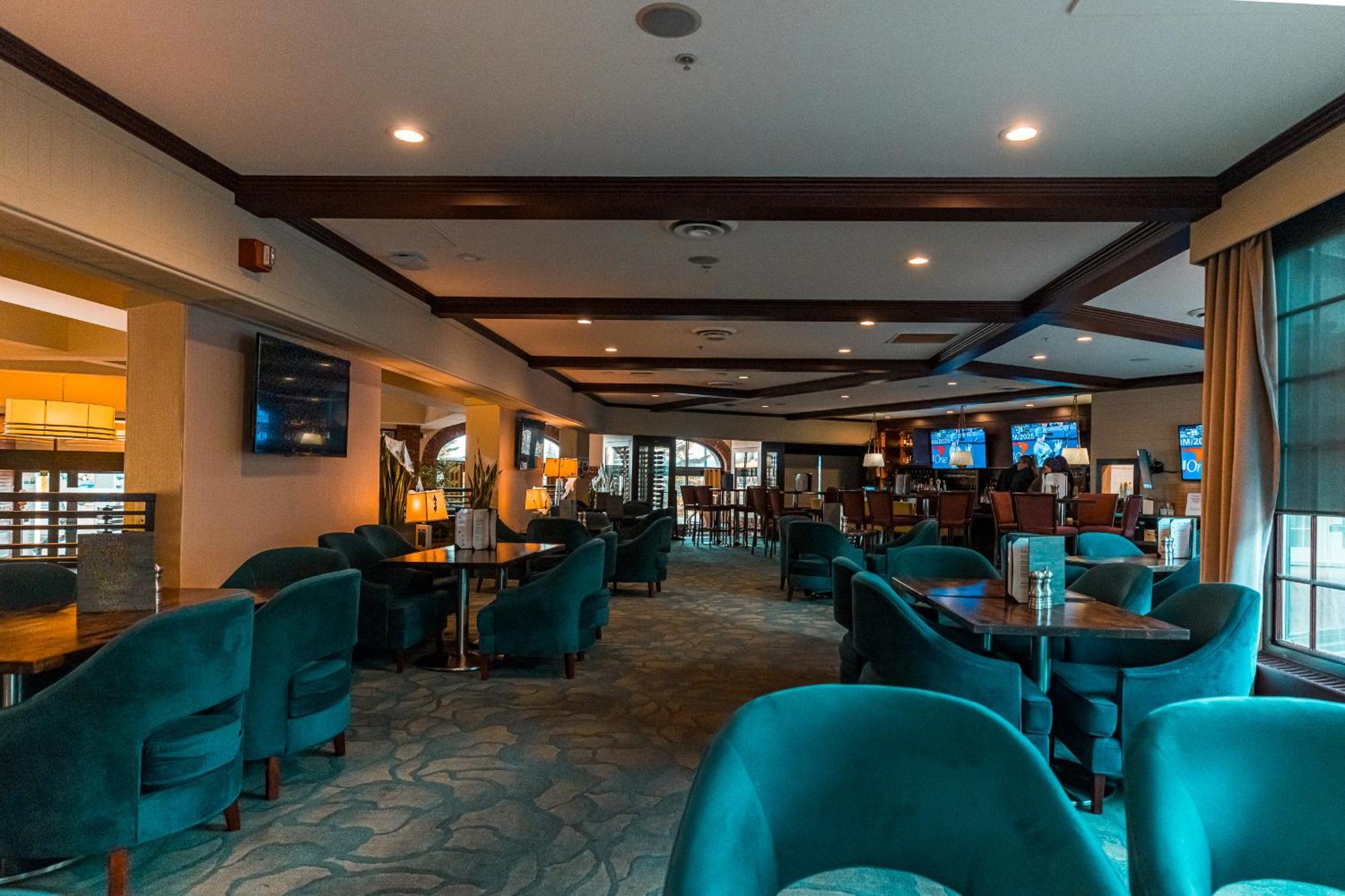 Red Deer Resort & Casino Buitenkant foto