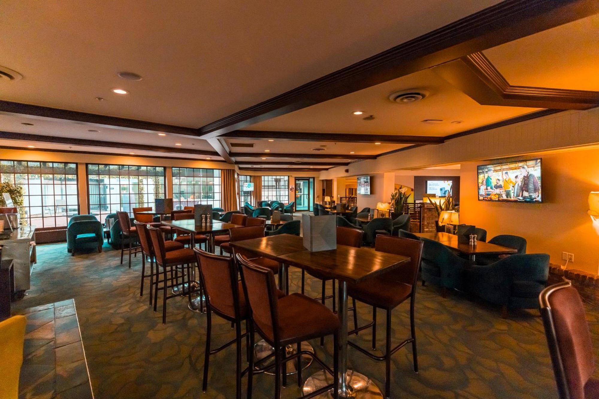 Red Deer Resort & Casino Buitenkant foto