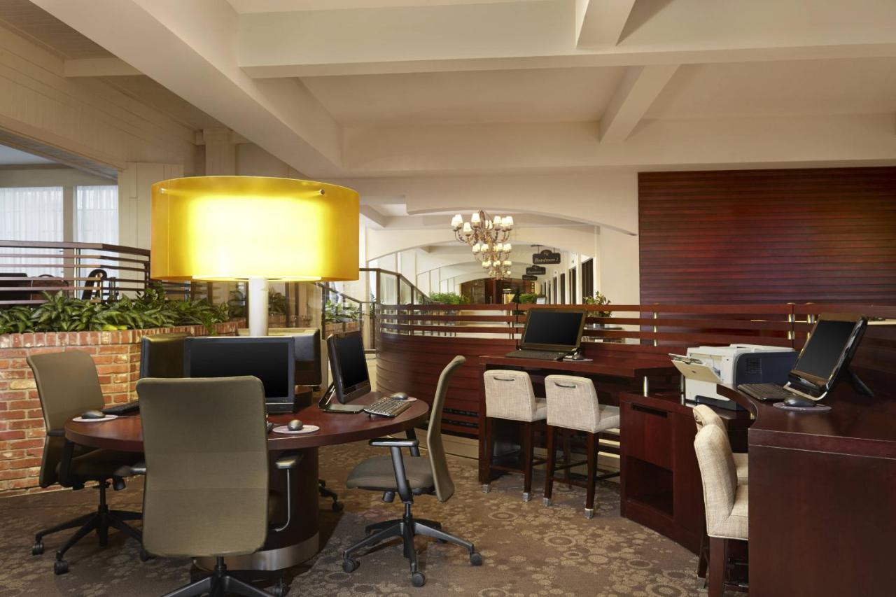Red Deer Resort & Casino Buitenkant foto